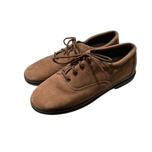 Brand new- easy spirit brown suede shoes size 8